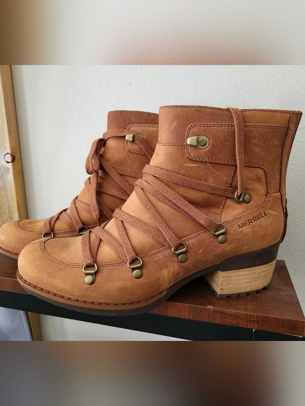Merrell Shiloh Tan Leather Lace-Up Ankle Boots with Stacked Heel
